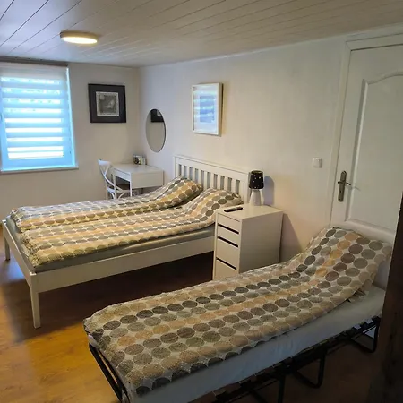 דירה Large With Parking